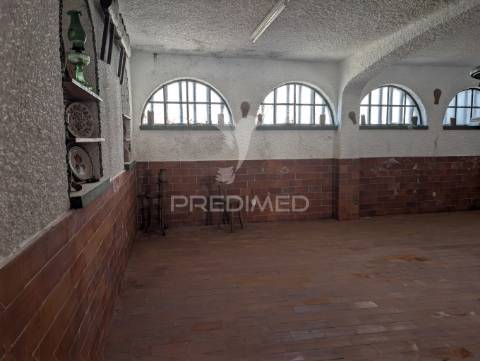 Moradia de rés de chão e 1 andar