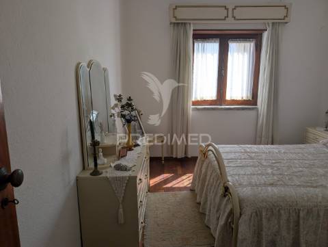 Moradia de rés de chão e 1 andar