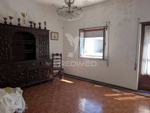 Moradia de rés de chão e 1 andar