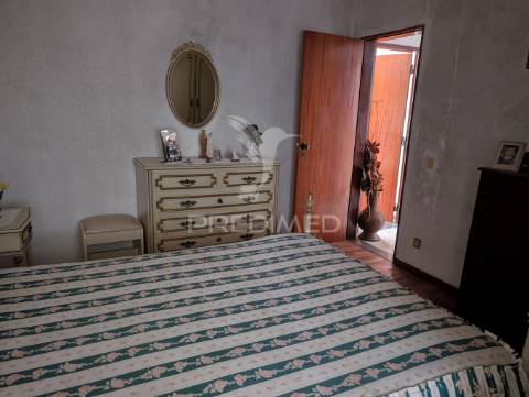 Moradia de rés de chão e 1 andar