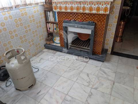 Moradia de rés de chão e 1 andar