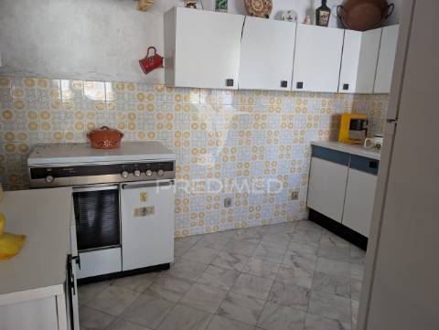 Moradia de rés de chão e 1 andar