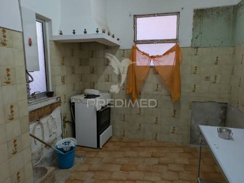 Moradia de rés de chão e 1 andar