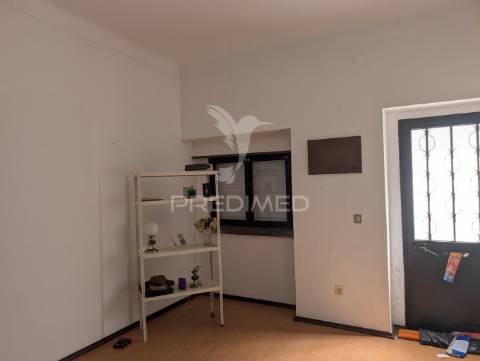 Moradia de rés de chão e 1 andar