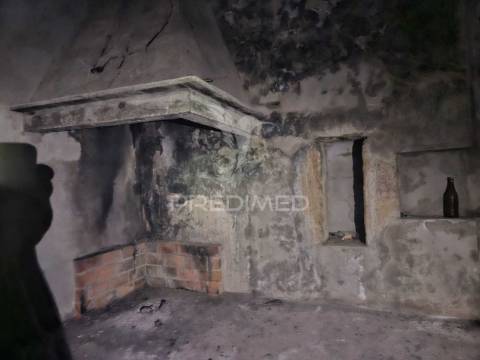 Moagem à venda junto a ribeira