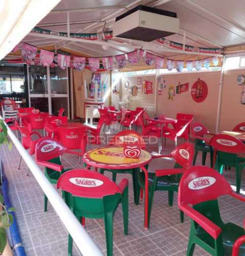 Espaço comercial de dois pisos na vila de alpiarça,santarém.