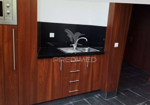 Escritório premium em gaia – 585 m², 8 estacionamentos + 2 arrumos