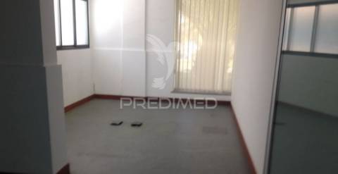 Escritório premium em gaia – 585 m², 8 estacionamentos + 2 arrumos