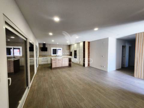 Moradia isolada t4, c/garagem, no pinhal formas, qta. anjo