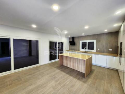 Moradia isolada t4, c/garagem, no pinhal formas, qta. anjo