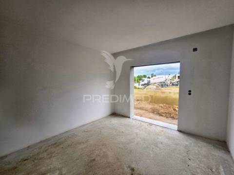 Moradia isolada t4, c/garagem, na qta. belavista, qta. anjo