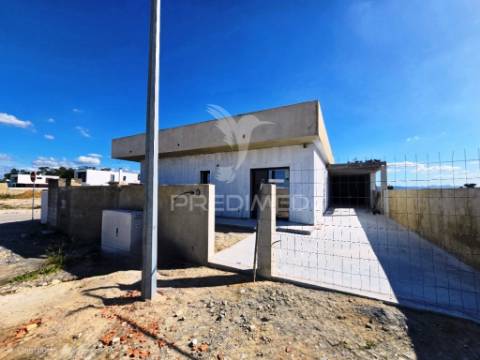 Moradia isolada t4, c/garagem, na qta. belavista, qta. anjo