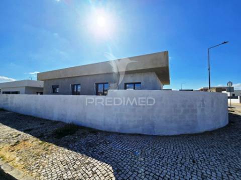 Moradia isolada t4, c/garagem, na qta. belavista, qta. anjo