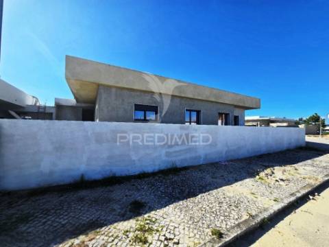 Moradia isolada t4, c/garagem, na qta. belavista, qta. anjo