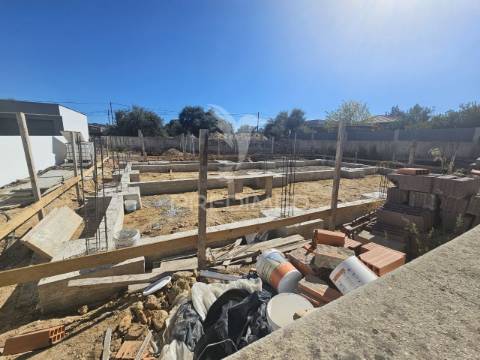 Moradia isolada t4, c/piscina e garagem, qta. marquesa iii