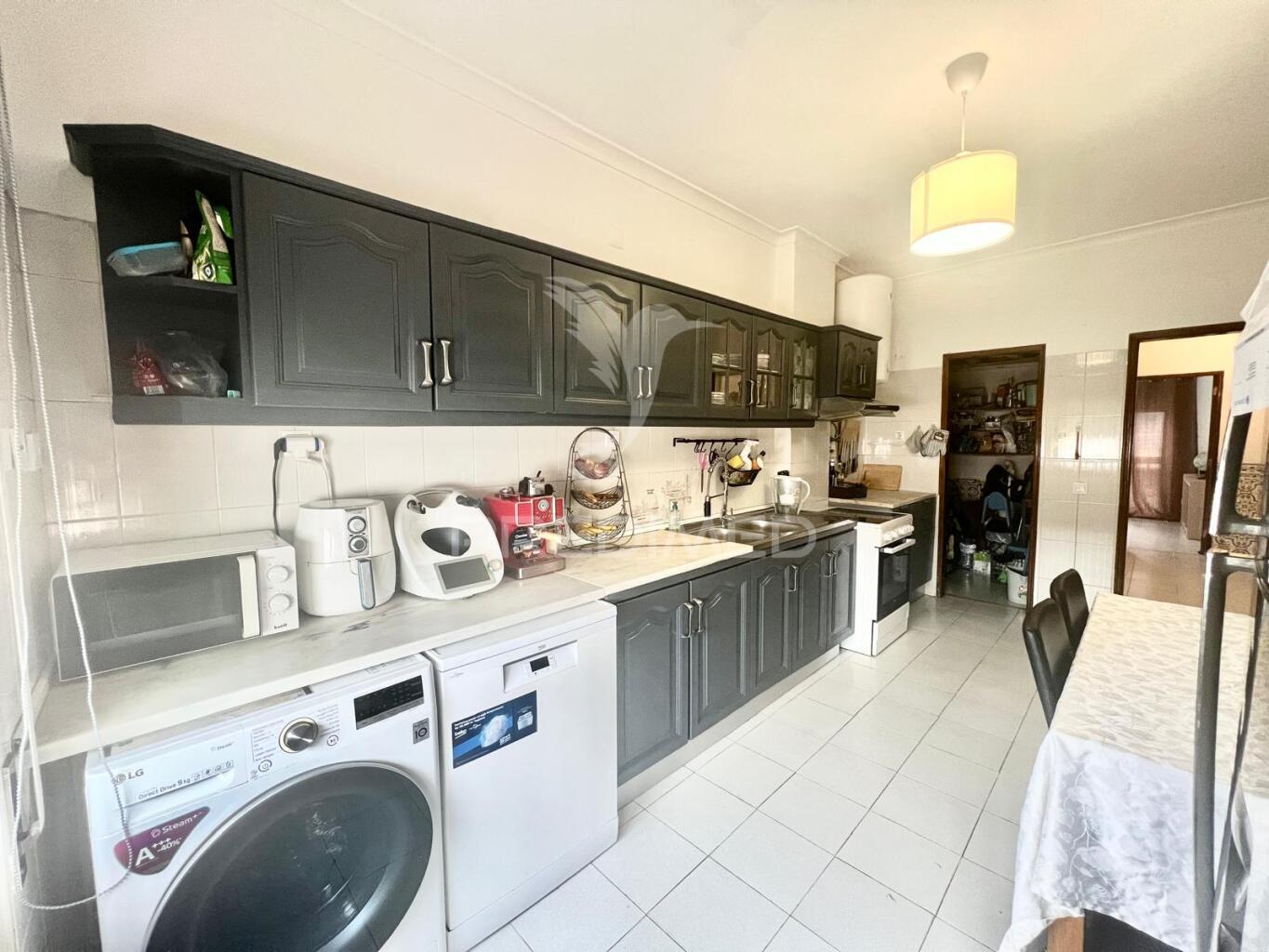 Apartamento t2 com arrecadação - centro  alhos vedros
