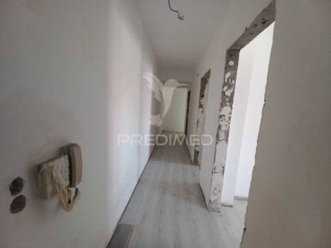 Apartamento t2 em remodelação – setúbal, são sebastião