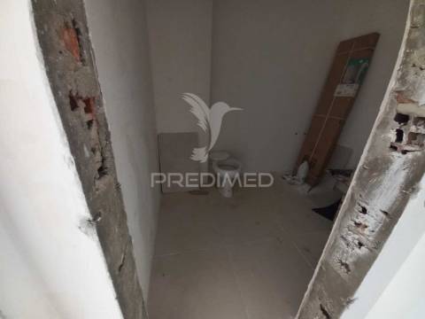 Apartamento t2 em remodelação – setúbal, são sebastião