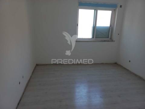 Apartamento t2 em remodelação – setúbal, são sebastião