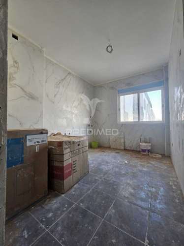 Apartamento t2 em remodelação – setúbal, são sebastião