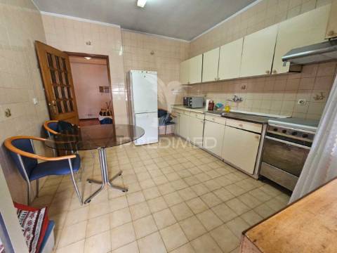 Apartamento t3 com varandas e garagem em rio tinto