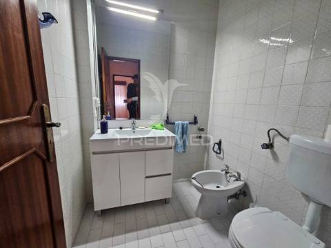 Apartamento t3 com varandas e garagem em rio tinto