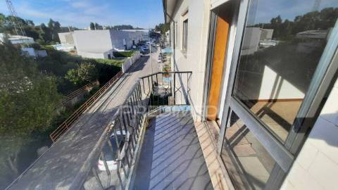 Apartamento t3 com varandas e garagem em rio tinto