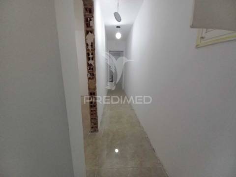 Apartamento t1 com terraço em remodelação – baixa da banheira