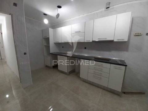 Apartamento t1 com terraço em remodelação – baixa da banheira