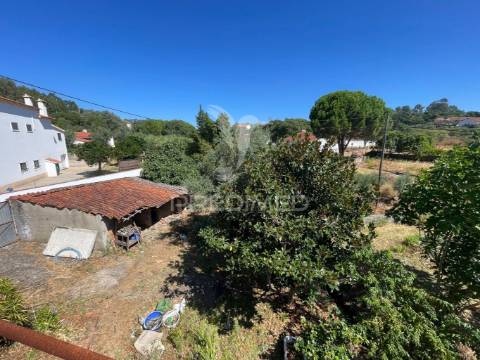 Vivenda t2 com sótão e terreno