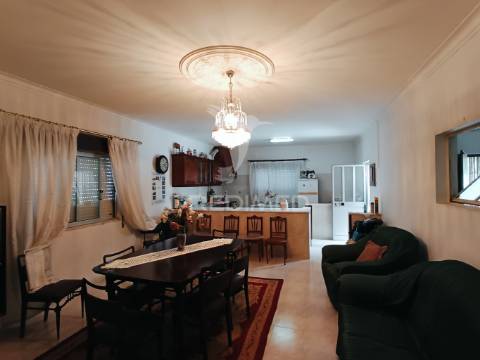 Moradia com licença de utilização em  augi já concluída