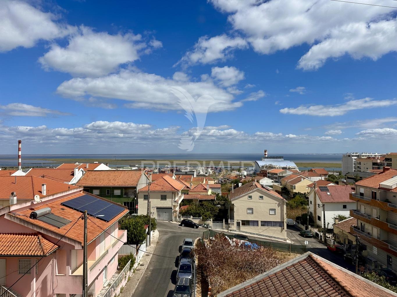 2 prédios em santa iria da azoia