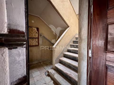 2 prédios em santa iria da azoia