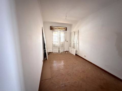 2 prédios em santa iria da azoia