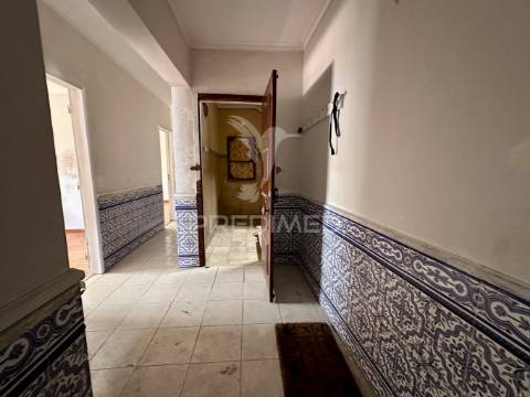 2 prédios em santa iria da azoia