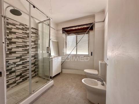 2 prédios em santa iria da azoia