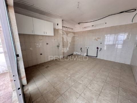 2 prédios em santa iria da azoia