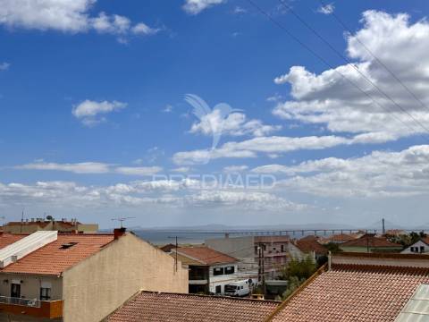 2 prédios em santa iria da azoia