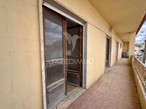 2 prédios em santa iria da azoia