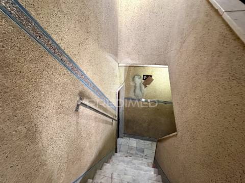 2 prédios em santa iria da azoia