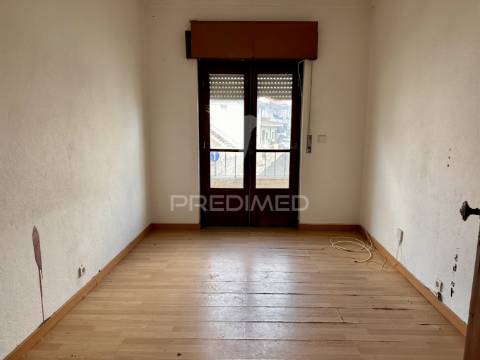 2 prédios em santa iria da azoia