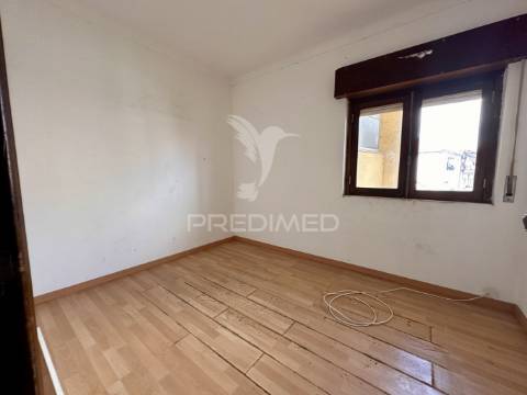 2 prédios em santa iria da azoia