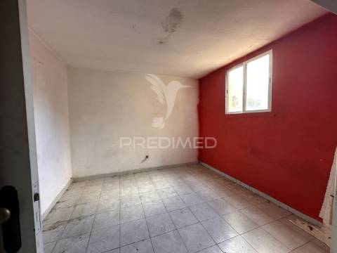 2 prédios em santa iria da azoia