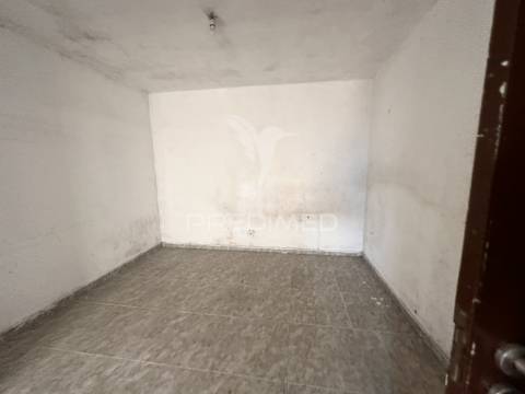 2 prédios em santa iria da azoia