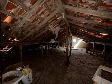 2 prédios em santa iria da azoia