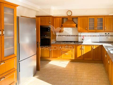 Moradia isolada t4 santa bárbara de nexe