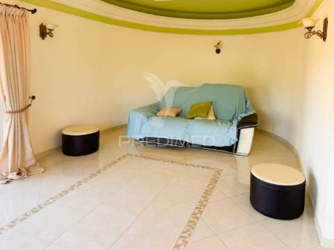 Moradia isolada t4 santa bárbara de nexe