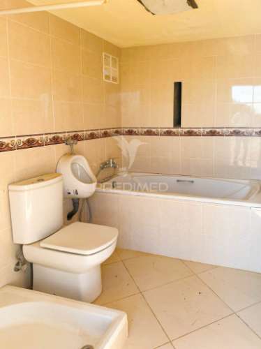 Moradia isolada t4 santa bárbara de nexe