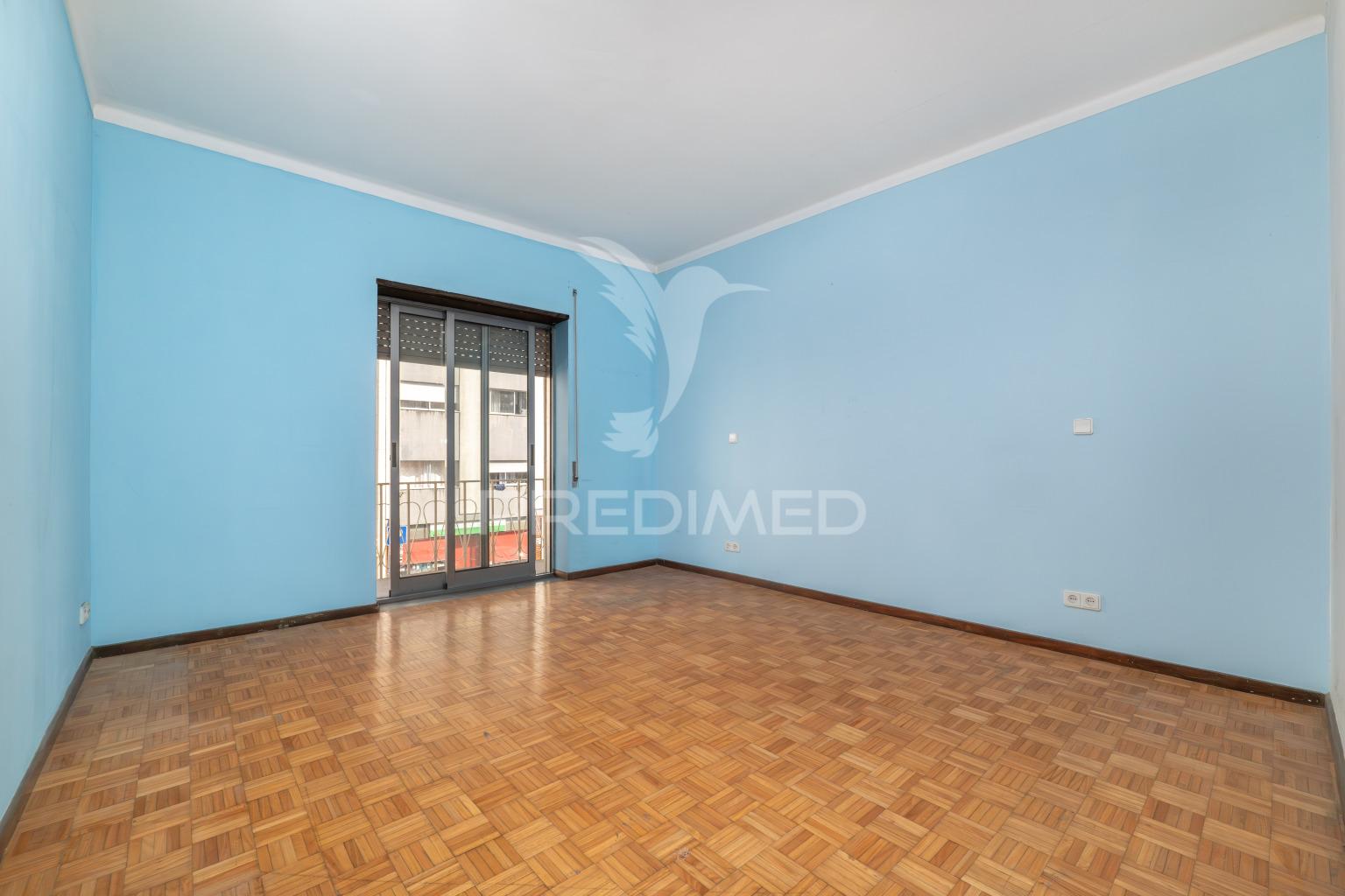 Apartamento t2+1 - rua conselheiro lobato