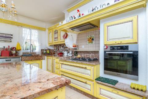 Moradia individual t5 de inspiração francesa – soito, sabugal